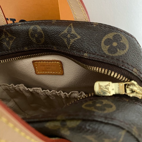 Louis Vuitton Spontini Monogram Bag - Picture 5 of 10